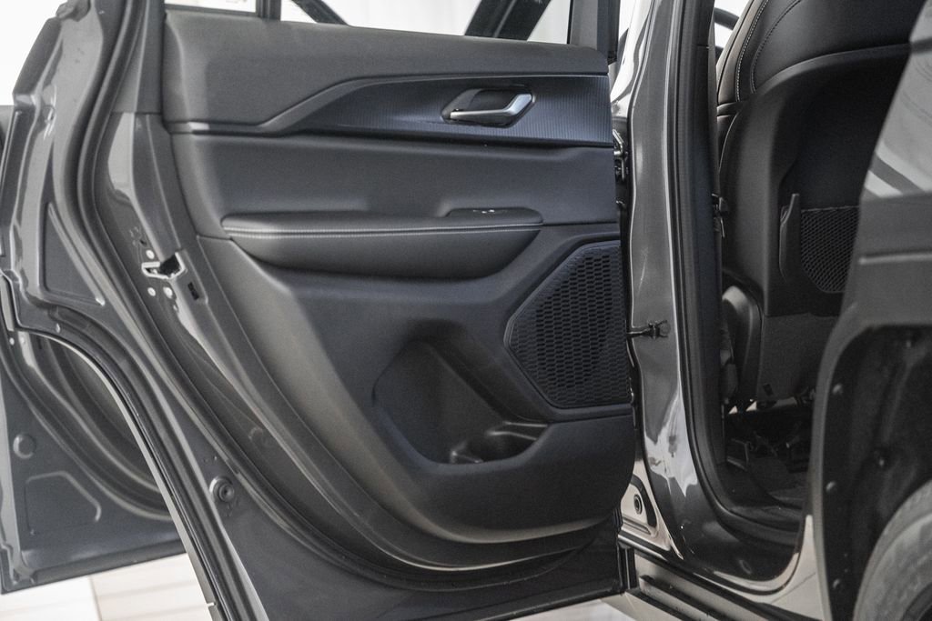 New 2025 Jeep Grand Cherokee Altitude image 34