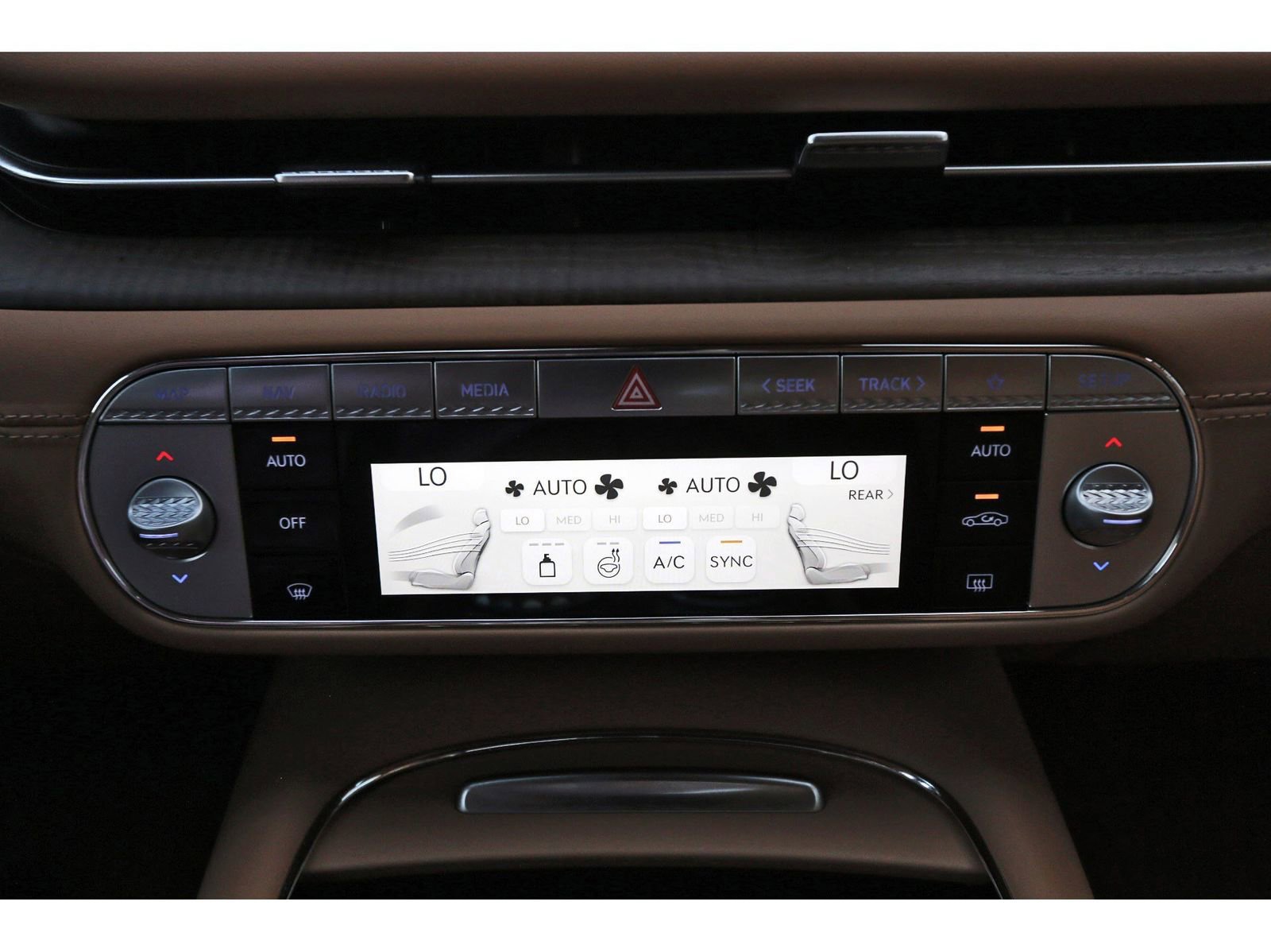 Used 2025 Genesis G90 3.5T image 27