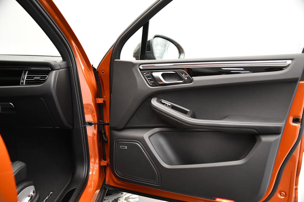 Used 2025 Porsche Macan Turbo image 45