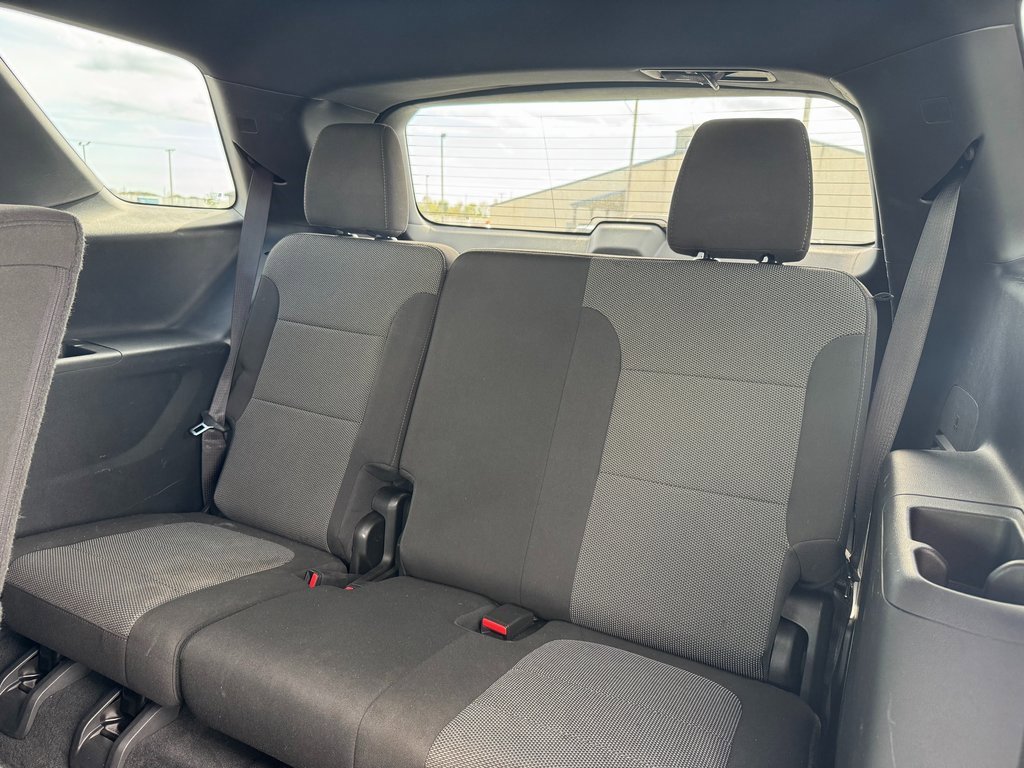 Used 2023 Chevrolet Traverse LT image 32