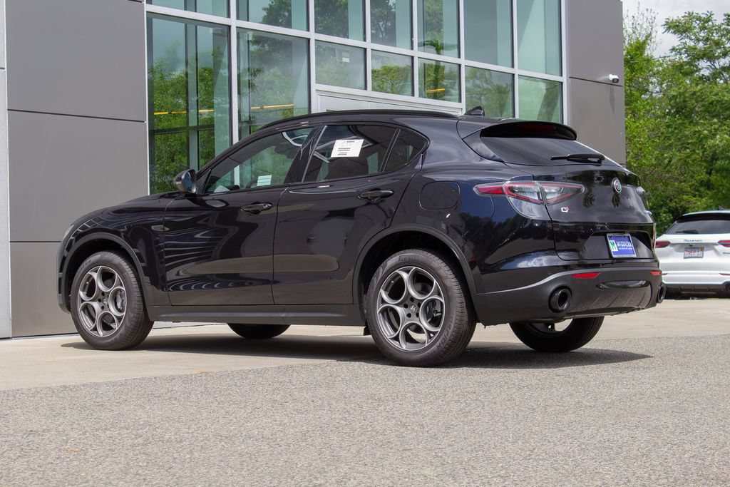 New 2025 Alfa Romeo Stelvio Sprint AWD/4WD image 8