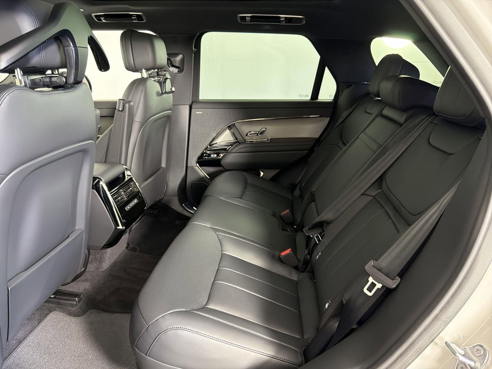 New 2026 Land Rover Range Rover Sport SE image 27