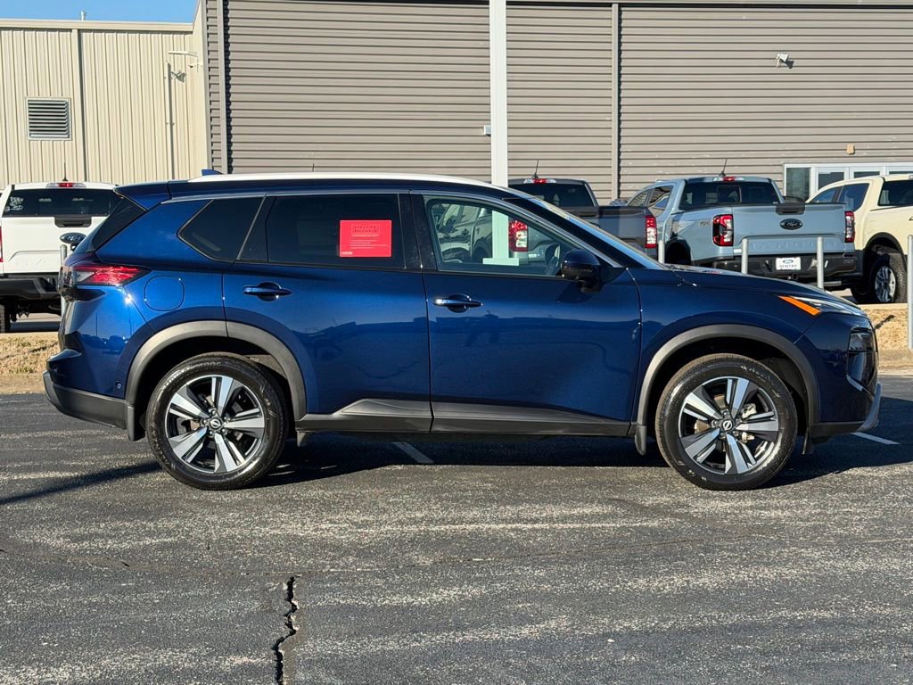 Used 2024 Nissan Rogue SL w/ SL Premium Package image 4