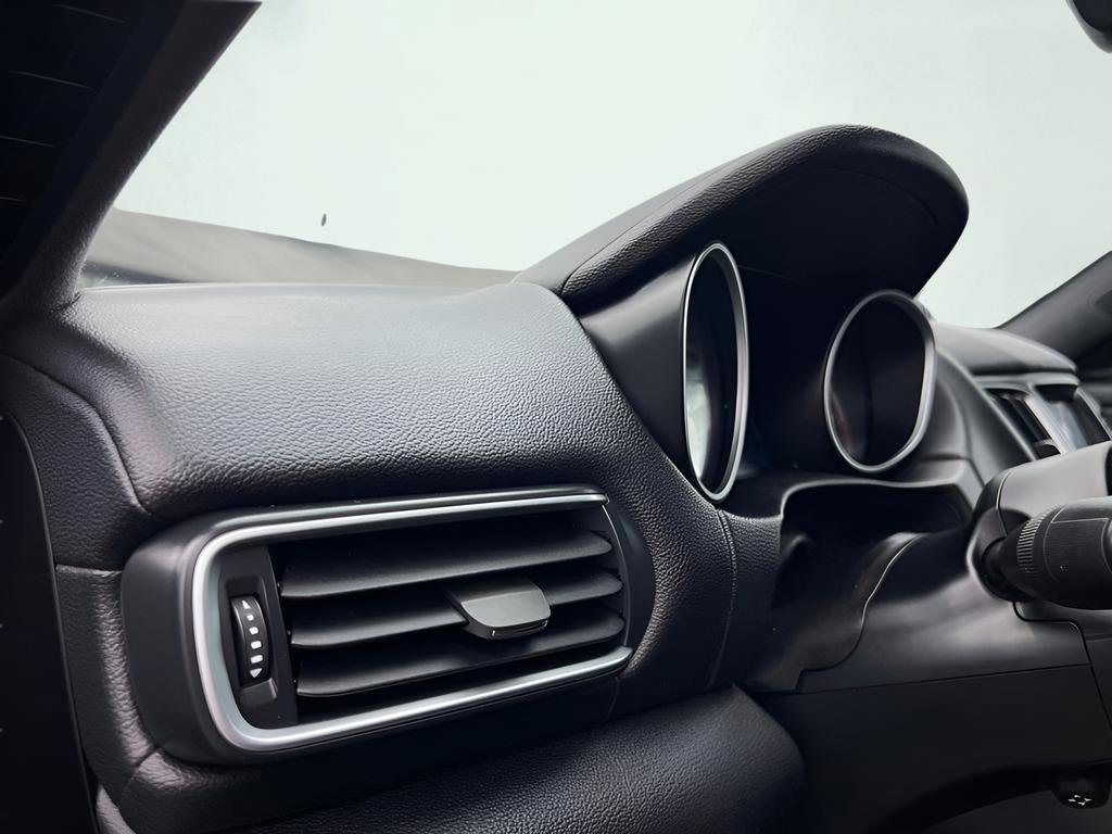 Used 2017 Maserati Levante image 38