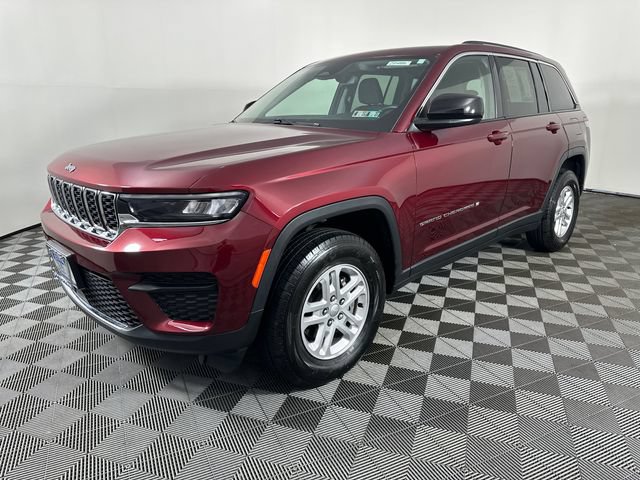 Used 2023 Jeep Grand Cherokee Laredo AWD/4WD image 21