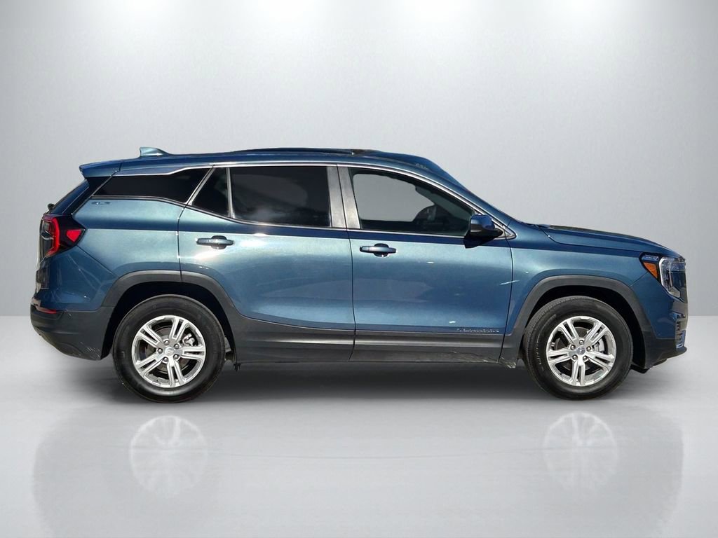 Used 2024 GMC Terrain SLE image 4