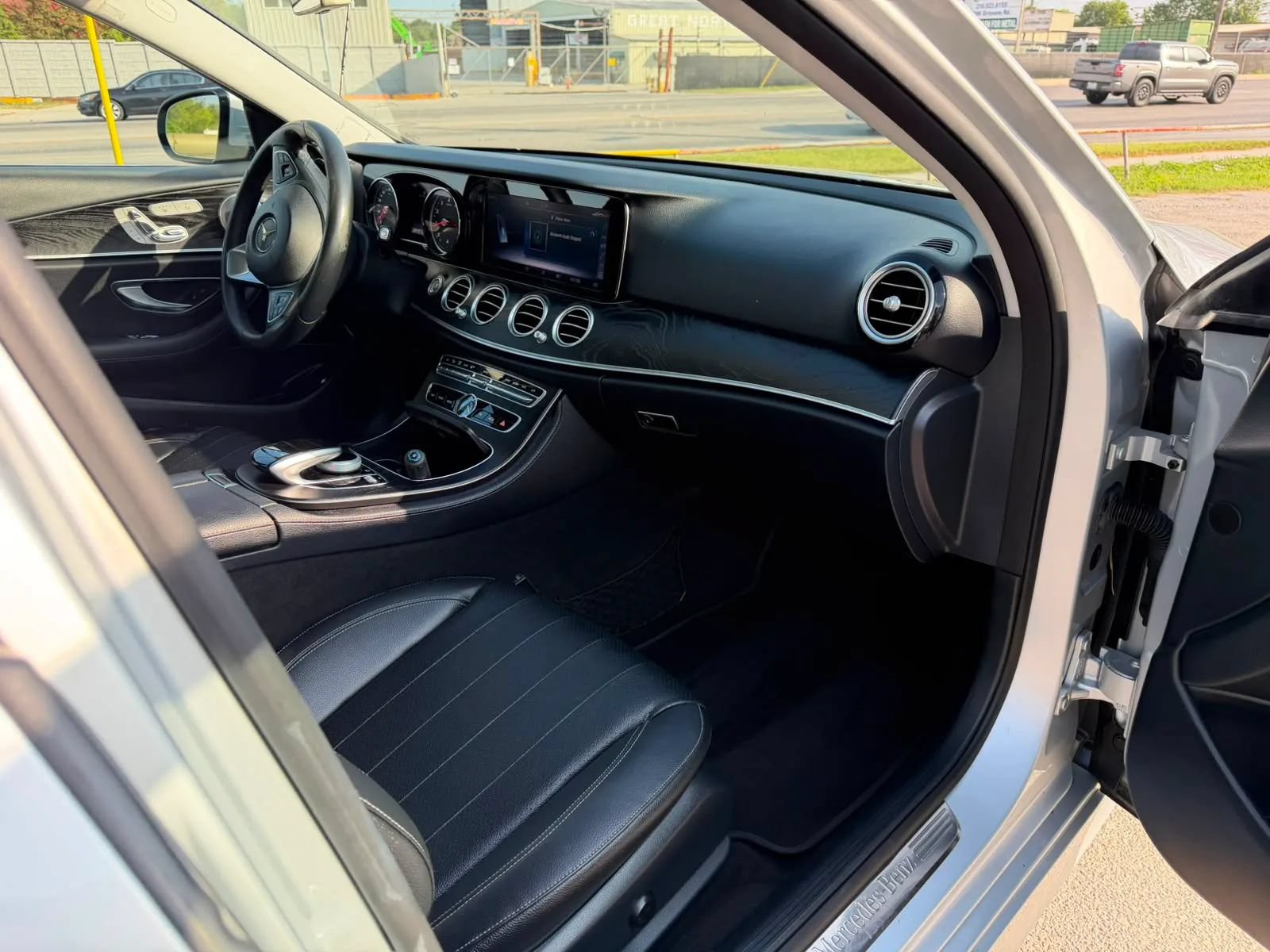 Used 2018 Mercedes-Benz E 300 image 6