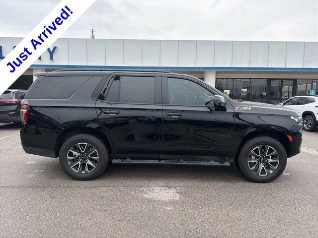 Used 2022 Chevrolet Tahoe Z71 w/ Luxury Package AWD/4WD image 3