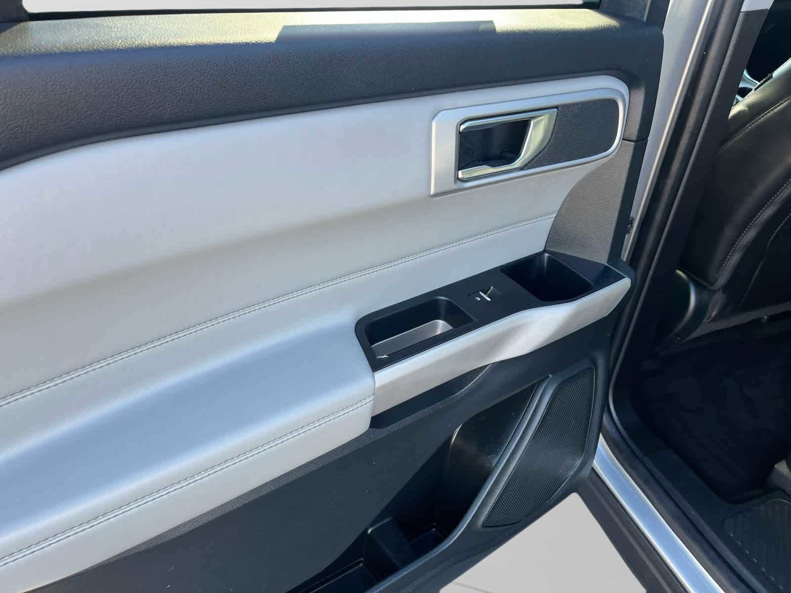 Used 2022 Ford Explorer XLT w/ Equipment Group 202A image 26