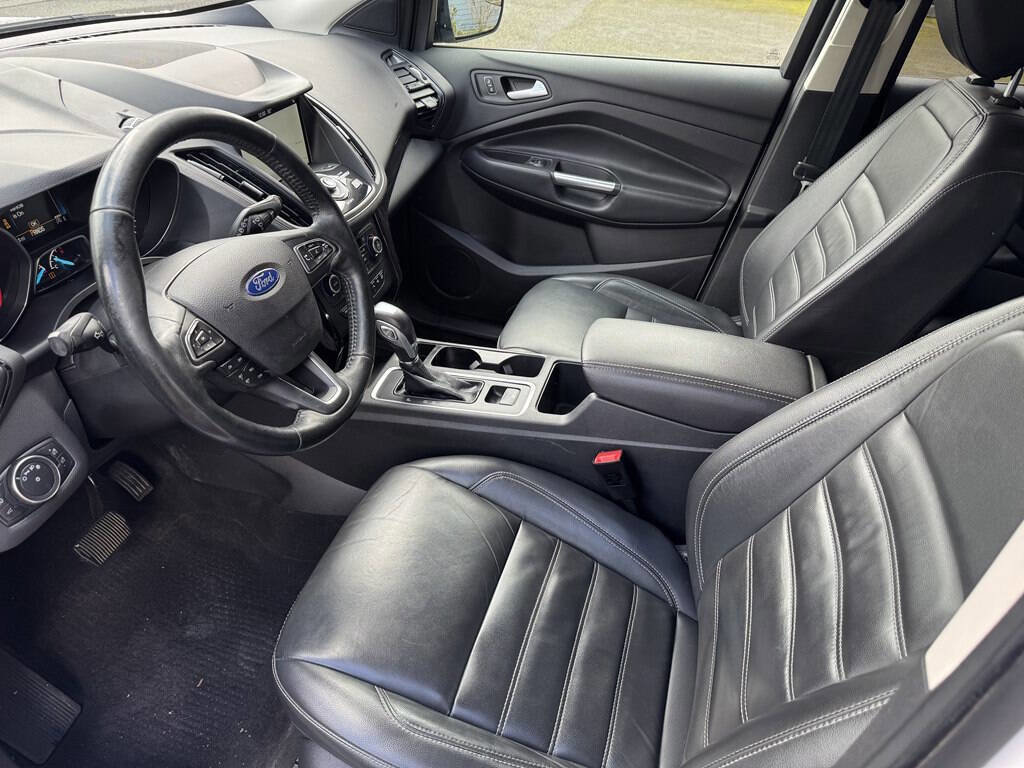 Used 2019 Ford Escape Titanium image 16