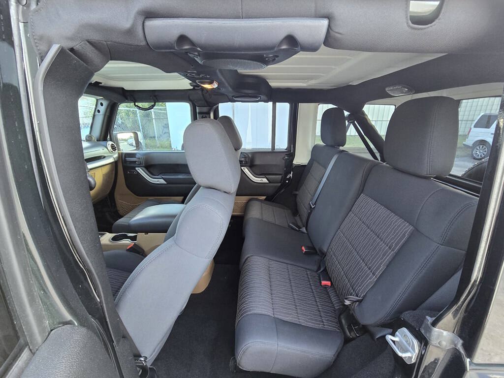 Used 2012 Jeep Wrangler Unlimited Sahara w/ Connectivity Group AWD/4WD image 21