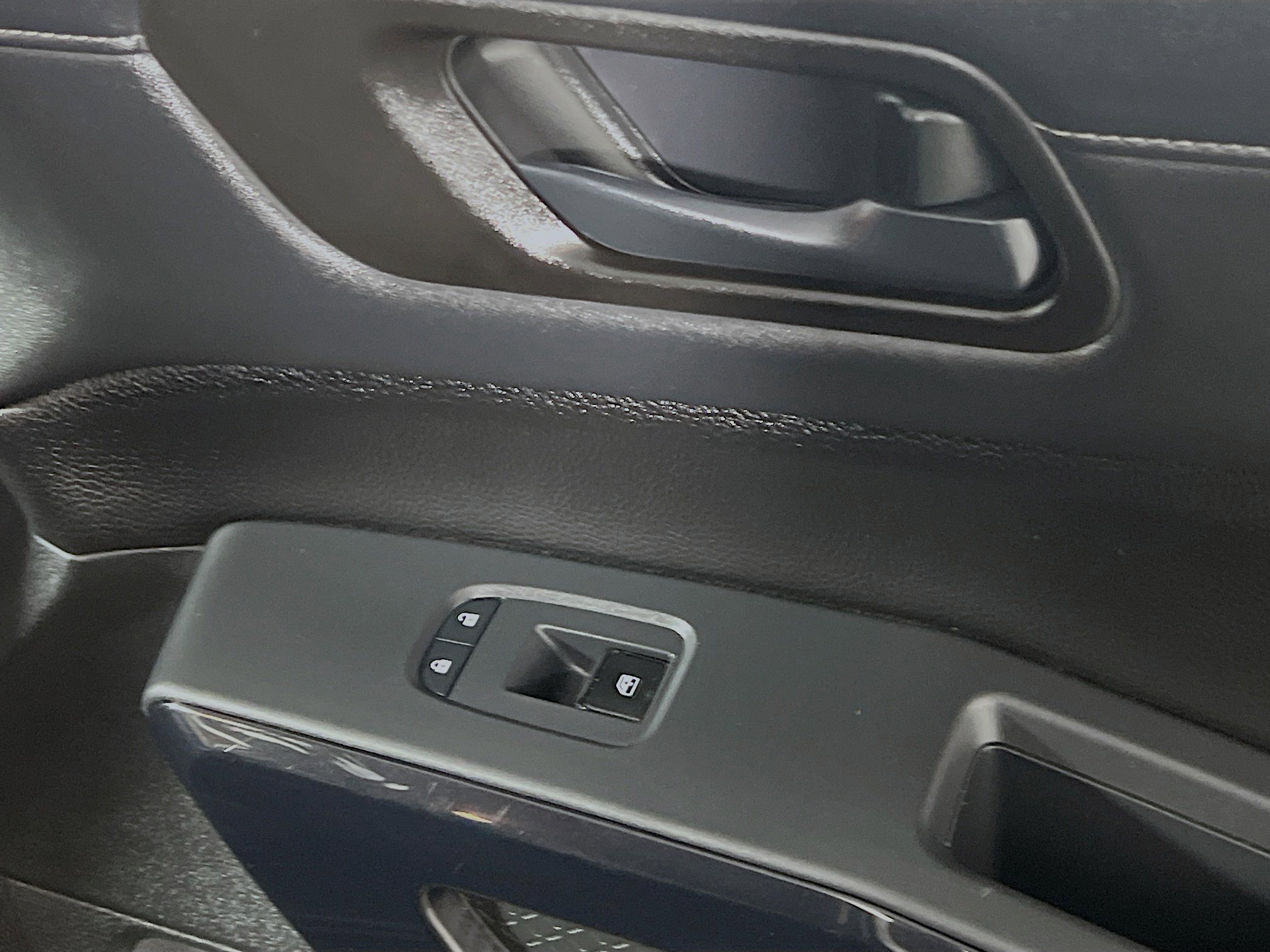 Used 2024 Nissan Pathfinder SV image 32