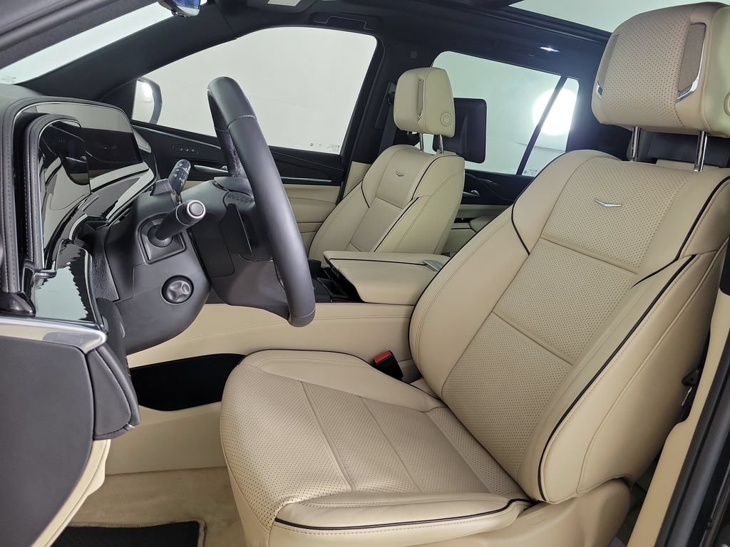Certified 2024 Cadillac Escalade Premium Luxury AWD/4WD image 17