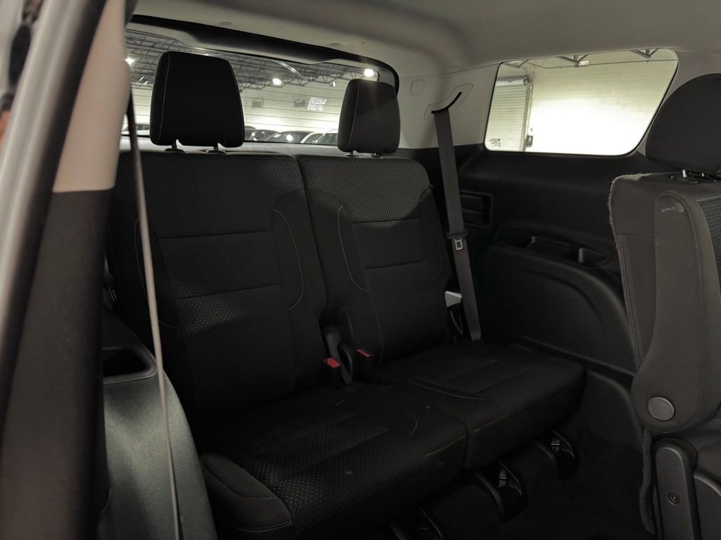 Used 2022 GMC Acadia SLE image 28