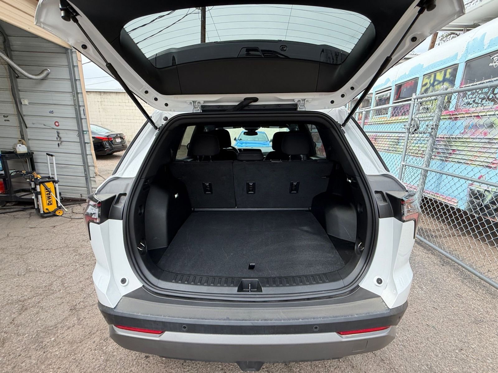 Used 2025 Chevrolet Equinox LT AWD/4WD image 30