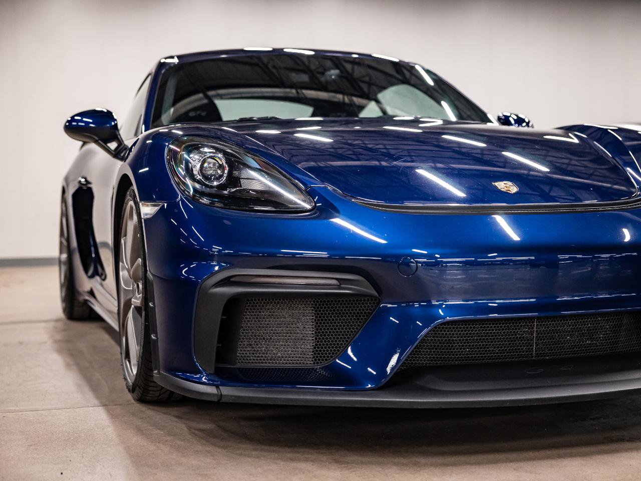 Used 2020 Porsche 718 Cayman GT4 RWD image 37