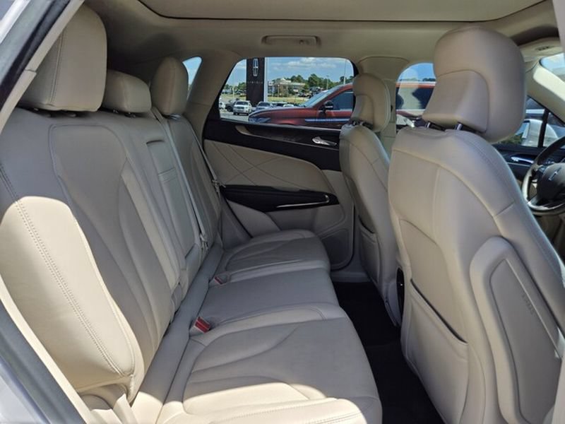 Used 2017 Lincoln MKC Reserve FWD image 18