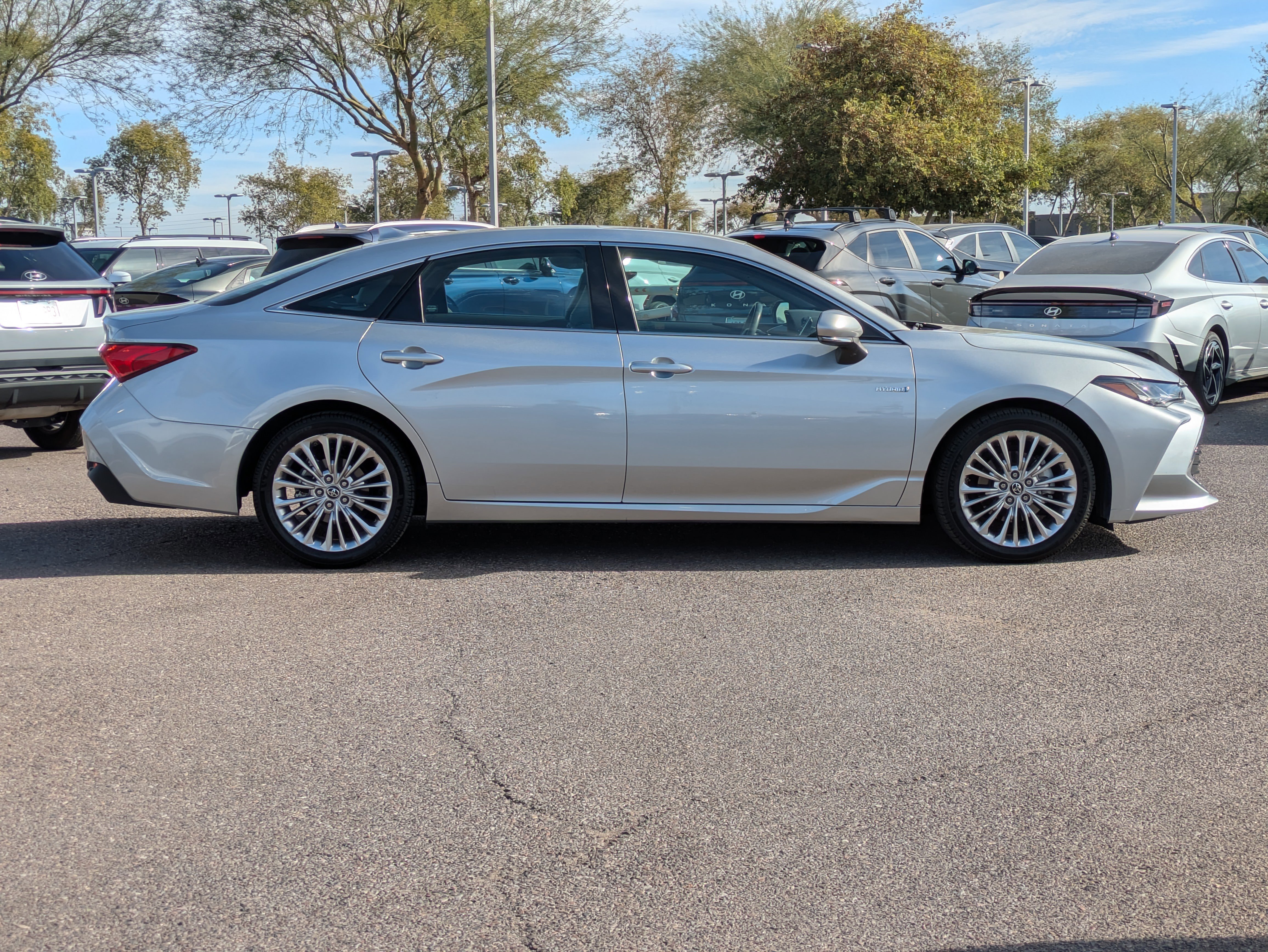 Used 2019 Toyota Avalon Limited w/ Advanced Safety Package image 2