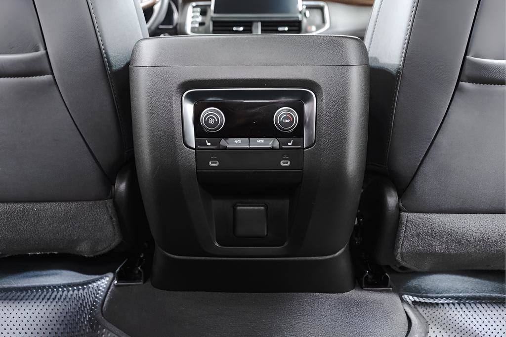 Used 2024 Chevrolet Tahoe High Country AWD/4WD image 29