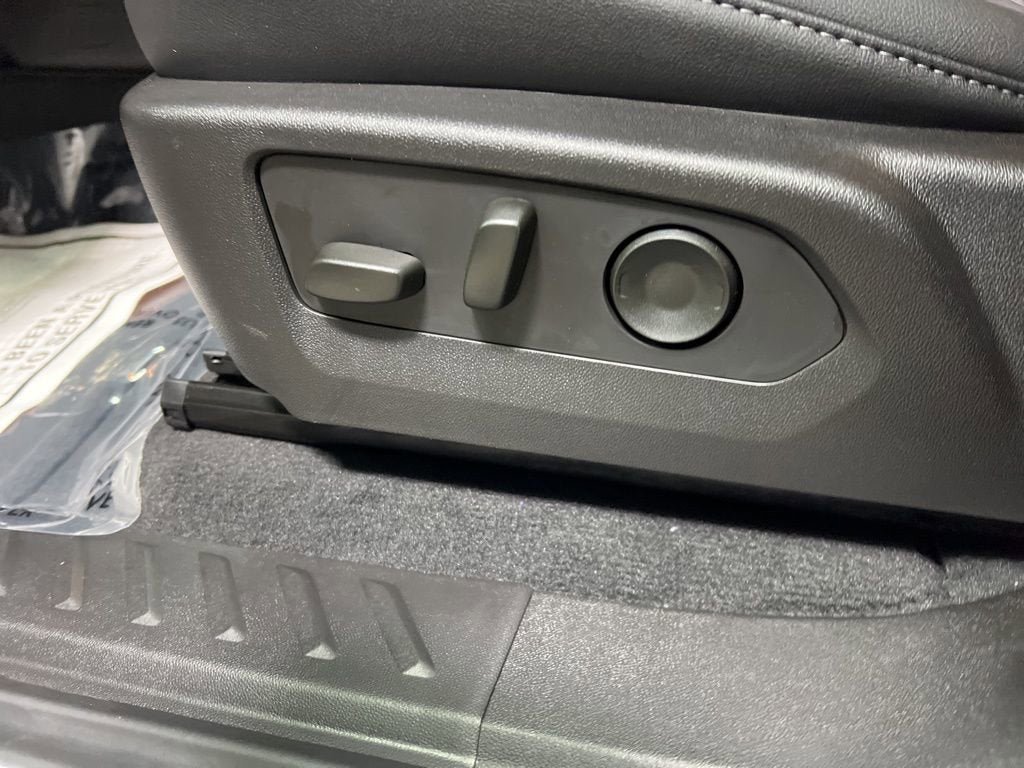 New 2025 Chevrolet Colorado LT w/ LT Convenience Package RWD image 23