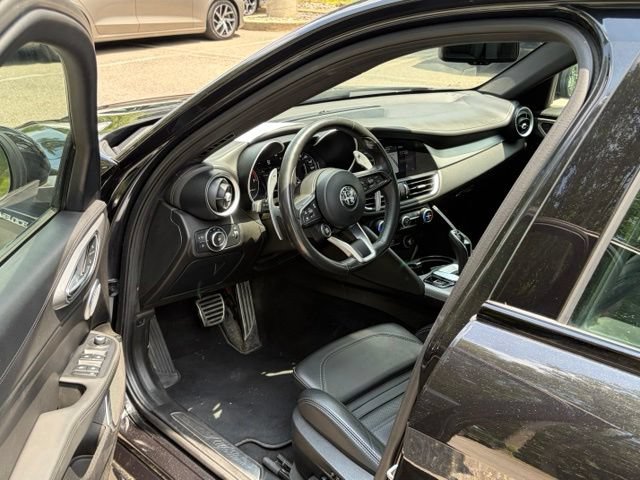 Used 2023 Alfa Romeo Giulia Veloce AWD/4WD image 20