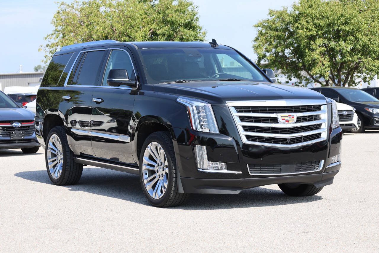 Used 2019 Cadillac Escalade Premium Luxury w/ LPO, Radiant Package AWD/4WD image 4