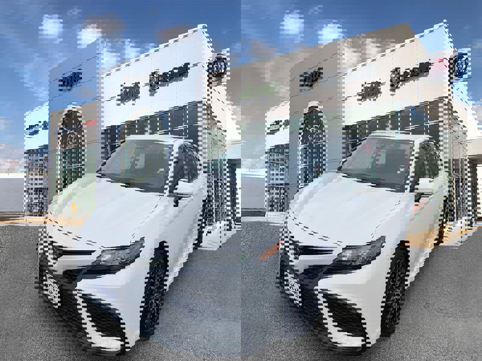 Used 2024 Toyota Camry SE image 4