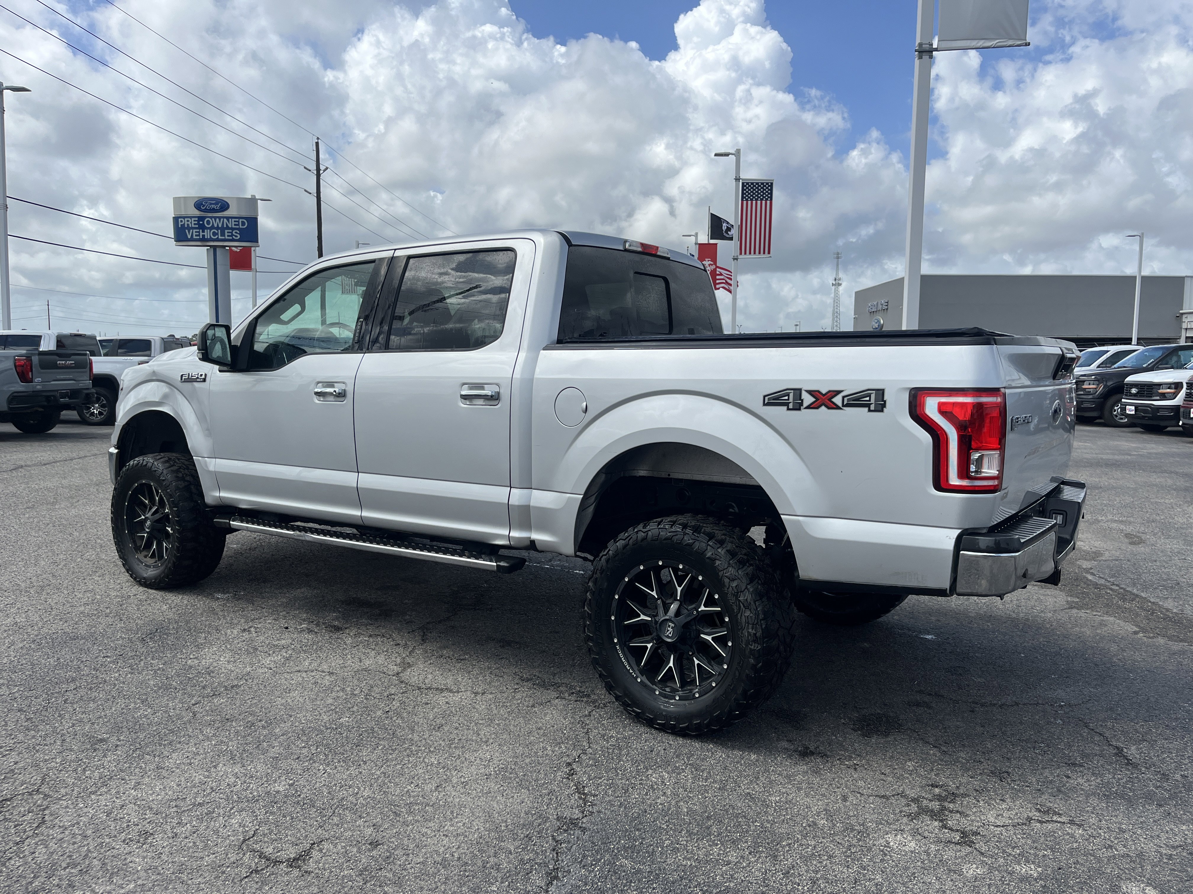 Used 2017 Ford F150 XLT w/ Equipment Group 302A Luxury image 3