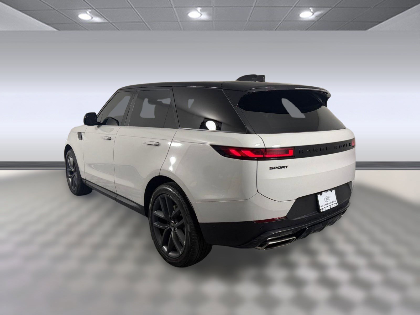 Used 2024 Land Rover Range Rover Sport SE AWD/4WD image 3