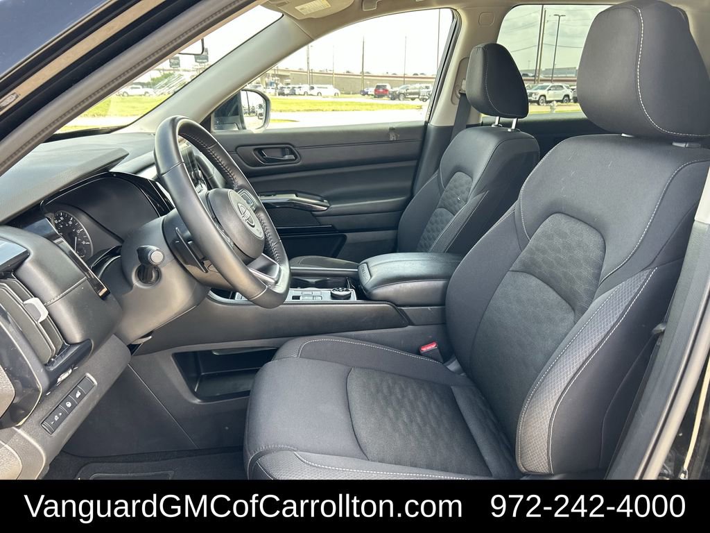 Used 2025 Nissan Pathfinder SV AWD/4WD image 25