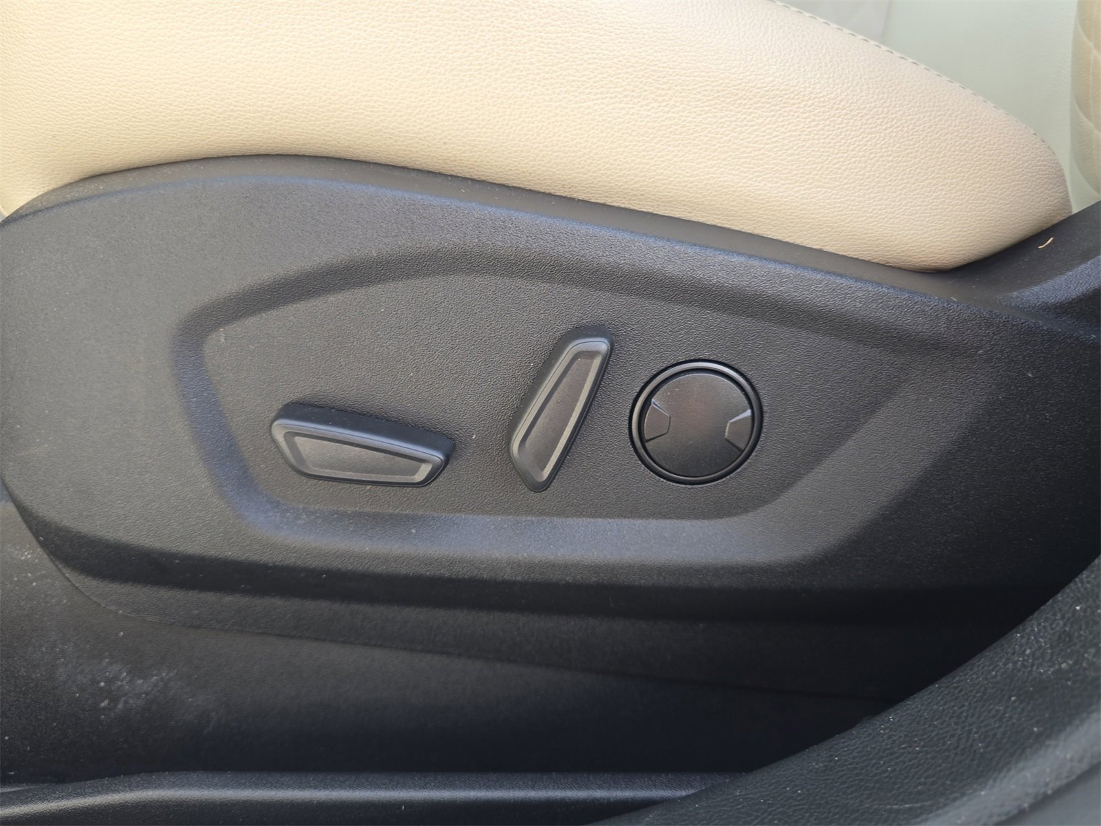 Used 2023 Ford Edge Titanium image 15