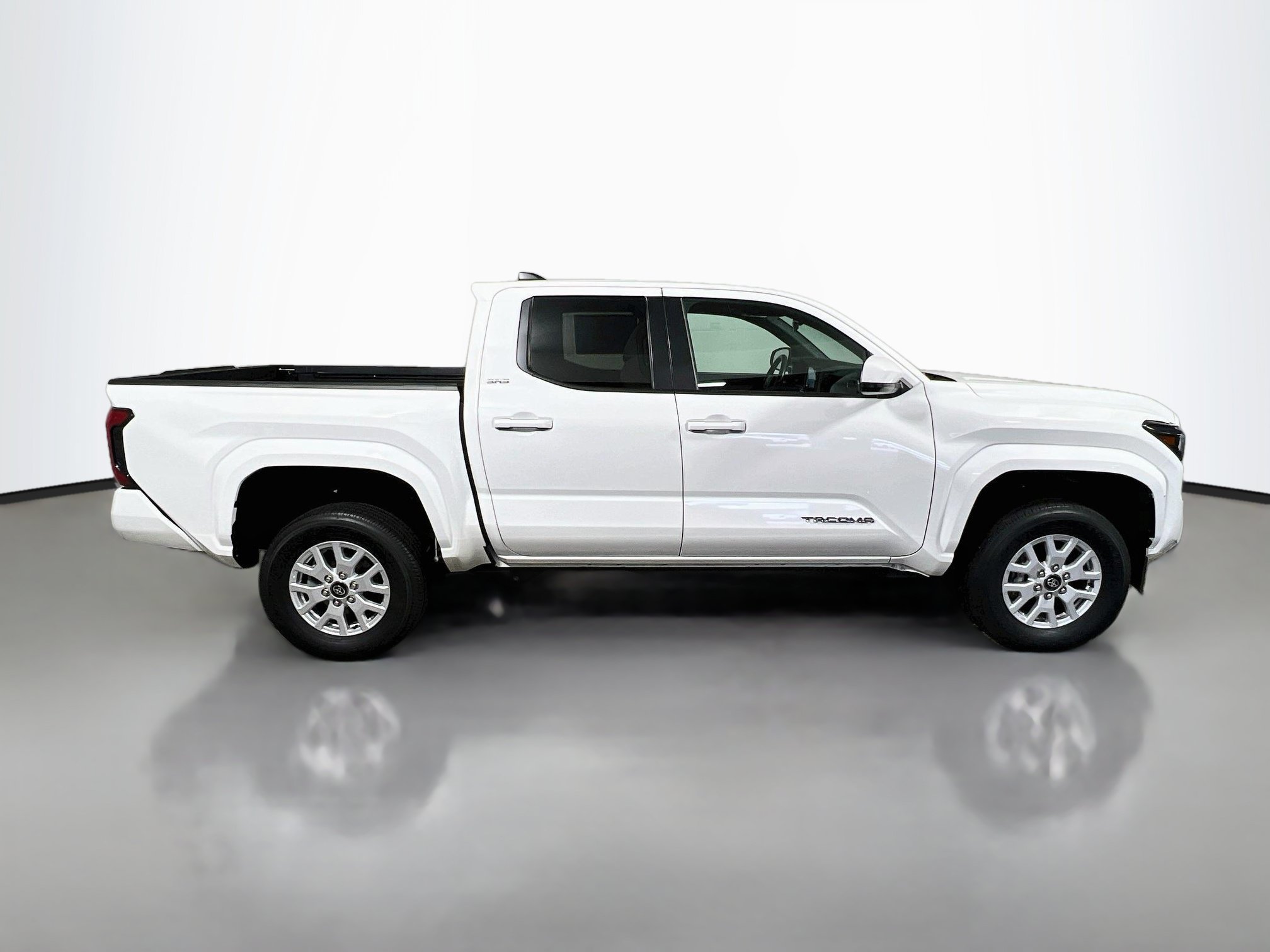 Used 2025 Toyota Tacoma SR5 AWD/4WD image 3