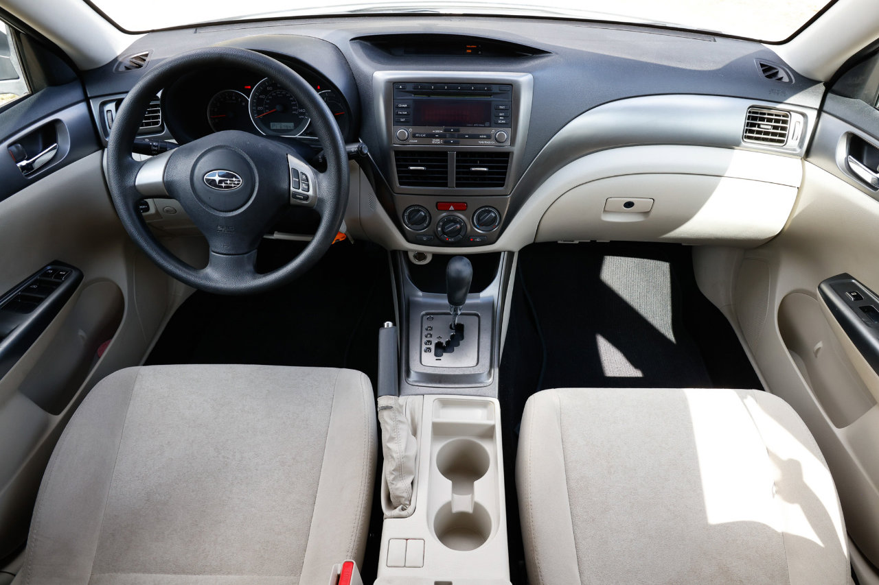 Used 2011 Subaru Impreza 2.5i image 2