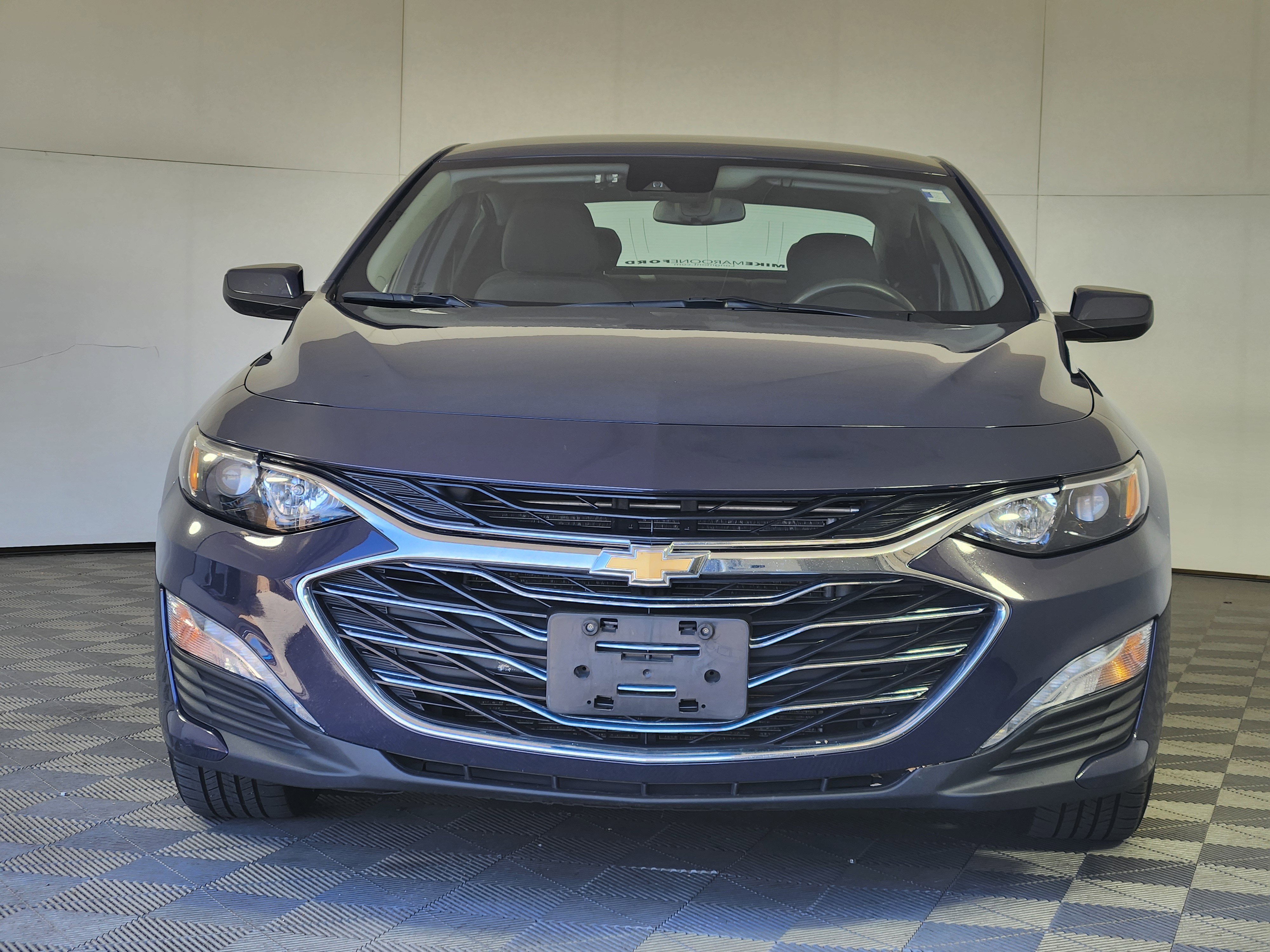 Used 2025 Chevrolet Malibu LT FWD image 2