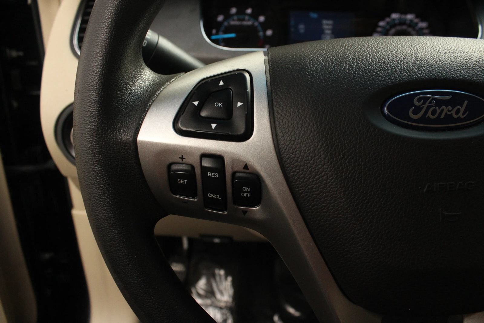 Used 2016 Ford Taurus SE FWD image 30