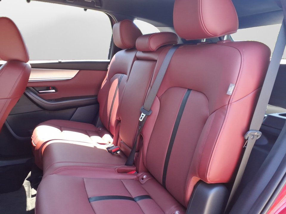 New 2025 MAZDA CX-70 Plug-In Hybrid w/ Premium Plus image 8