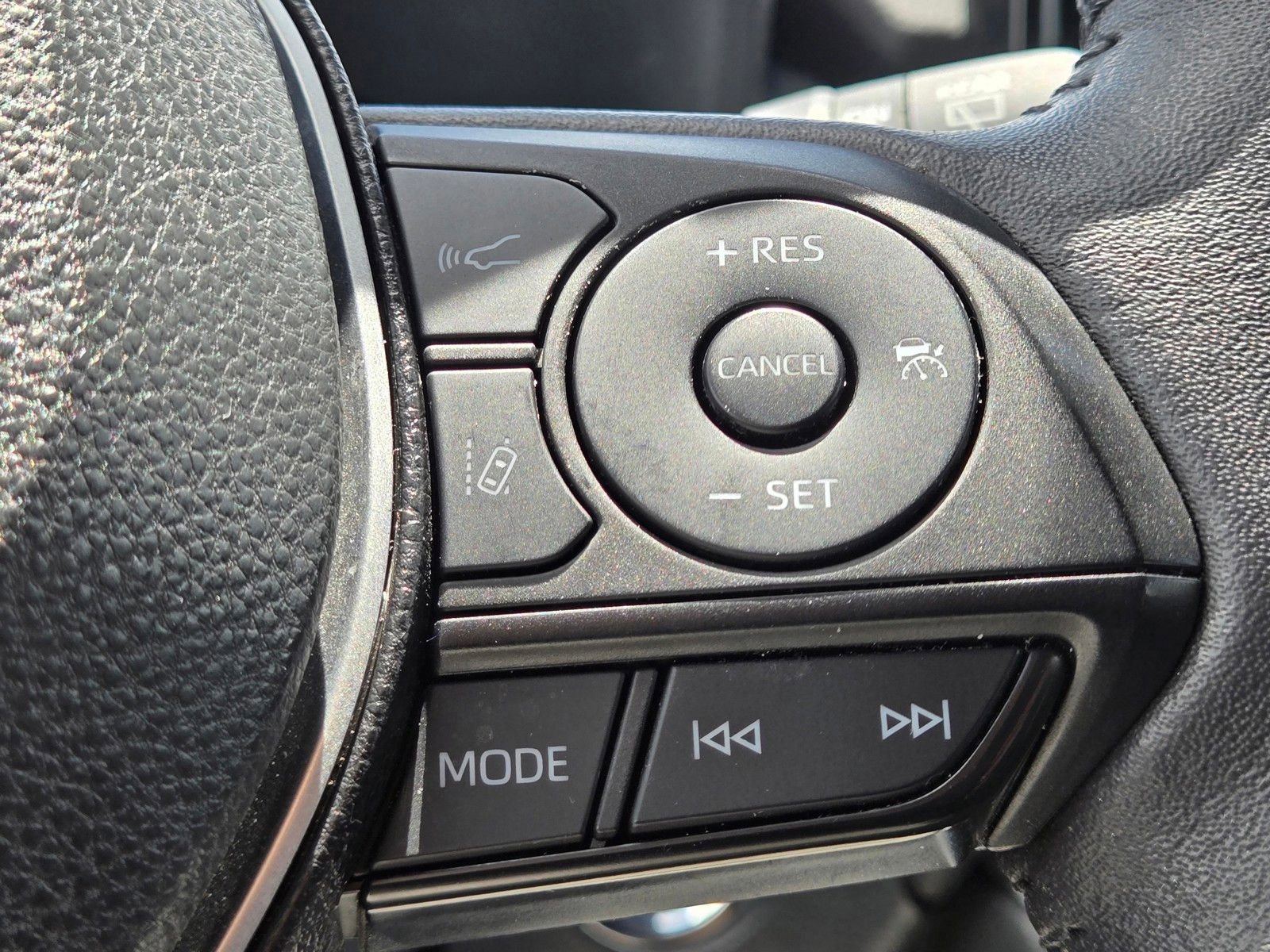Used 2022 Toyota RAV4 XLE Premium AWD/4WD image 26