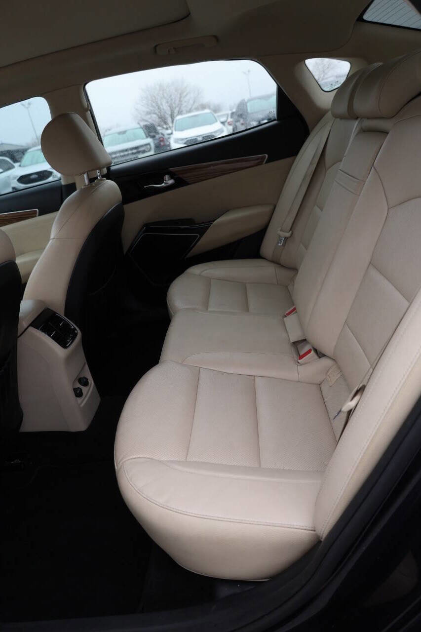 Used 2018 Kia Cadenza Premium w/ Luxury Package image 16