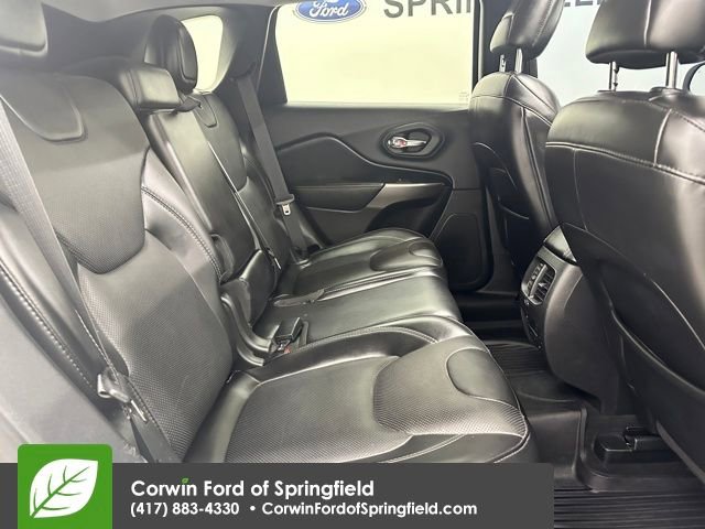 Used 2019 Jeep Cherokee Overland w/ Technology Group image 12