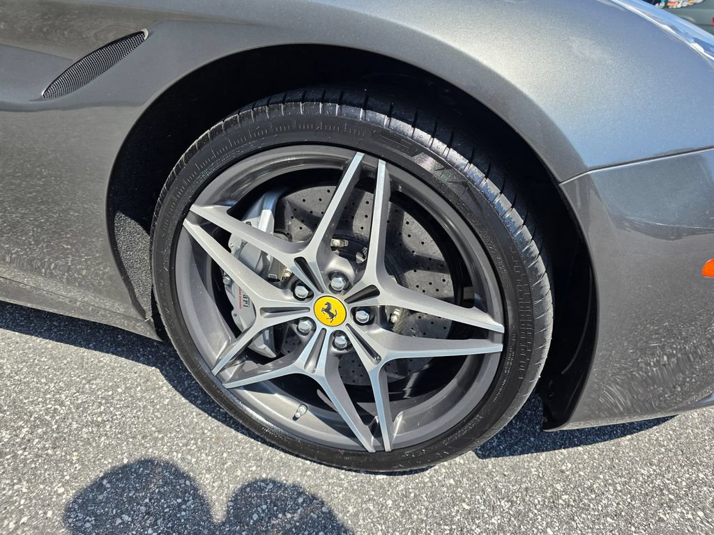 Used 2015 Ferrari California T RWD image 12