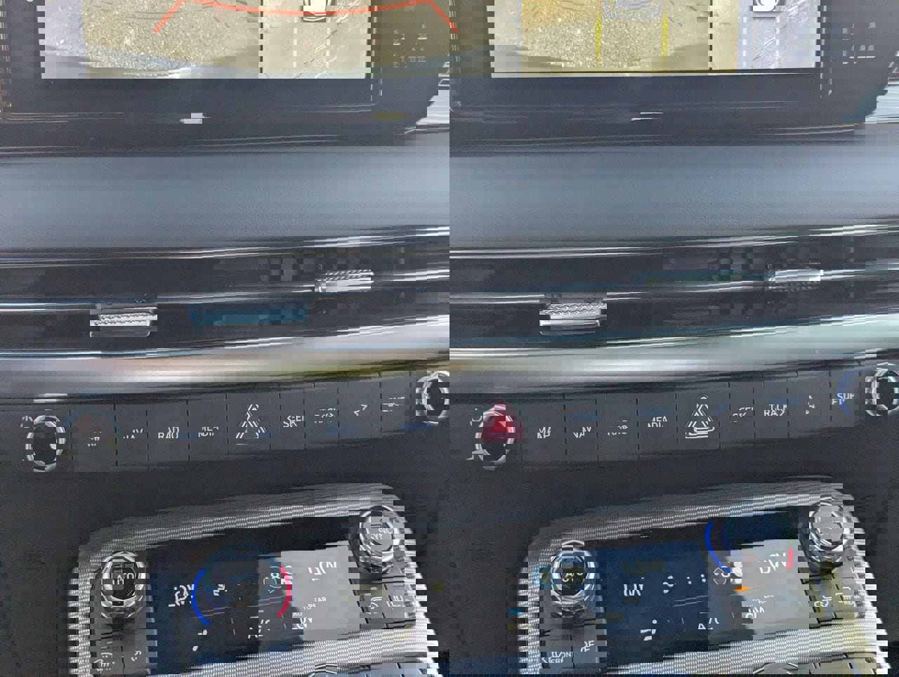 Used 2024 Hyundai Palisade Calligraphy image 23