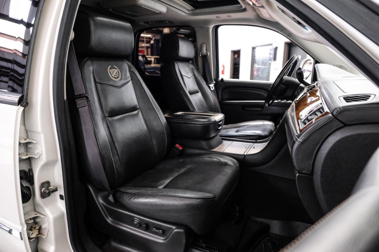 Used 2013 Cadillac Escalade Platinum RWD image 42