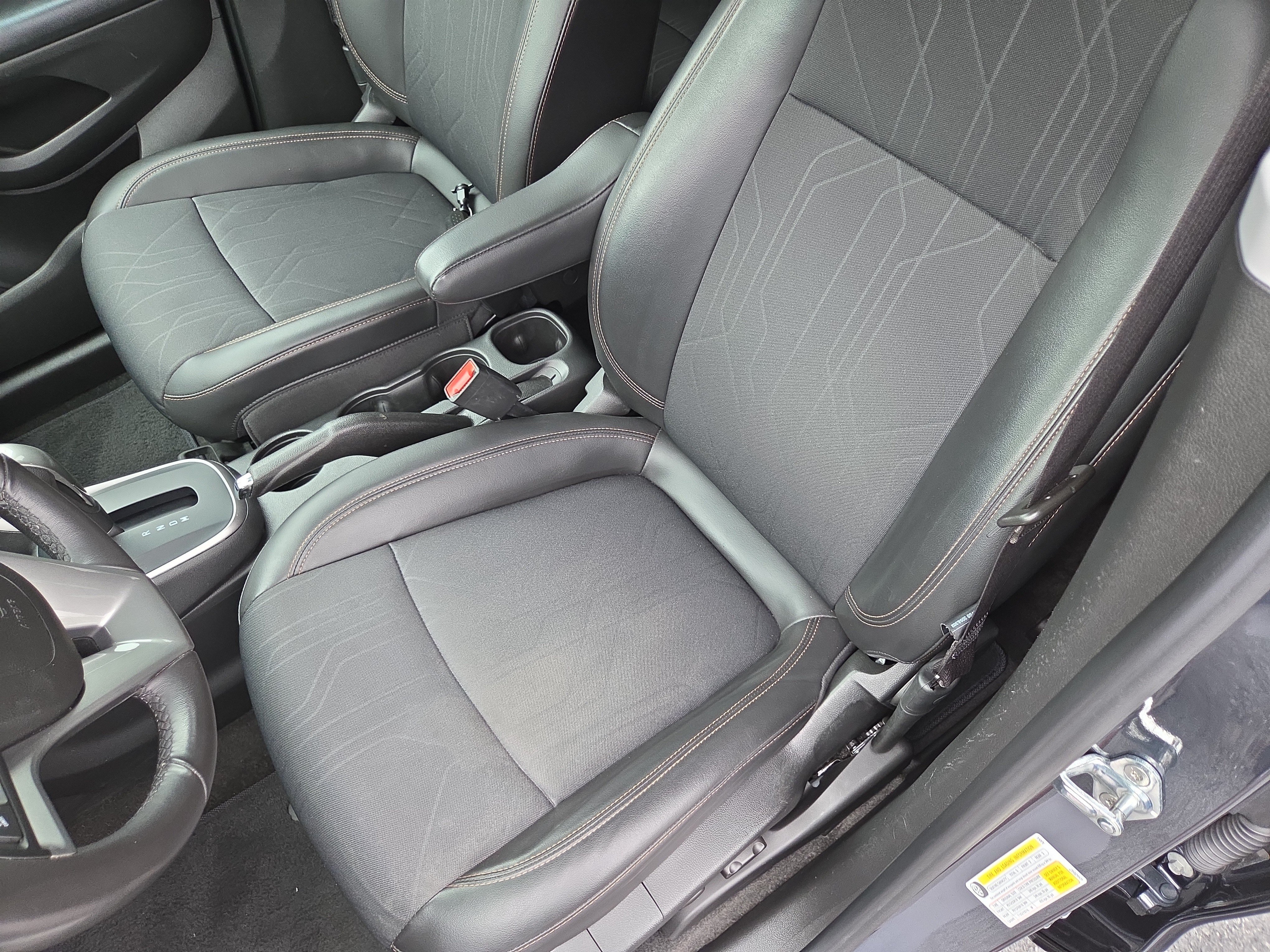 Used 2022 Chevrolet Trax LT w/ Sport Edition FWD image 14