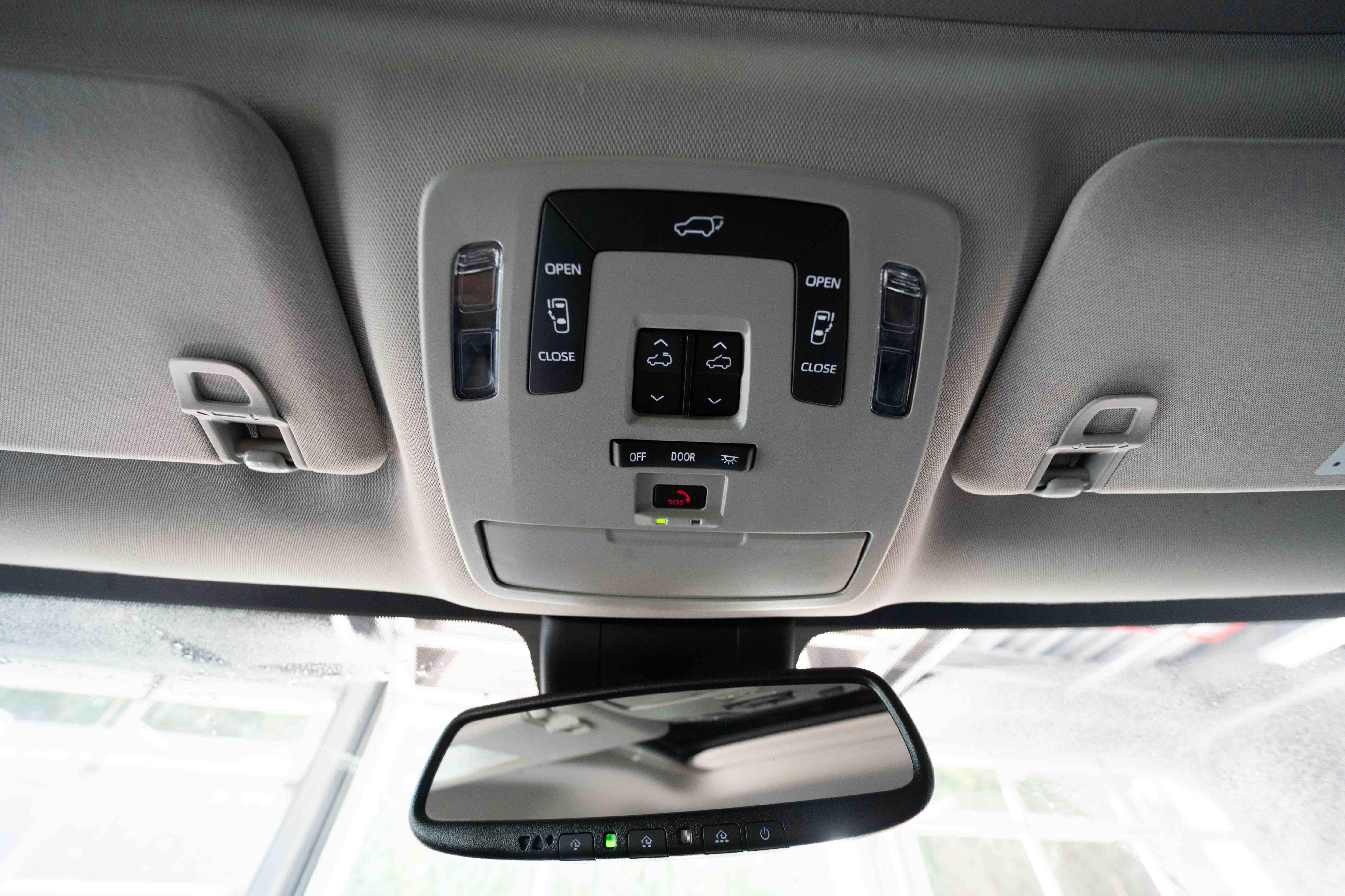 Used 2025 Toyota Sienna XLE FWD image 18