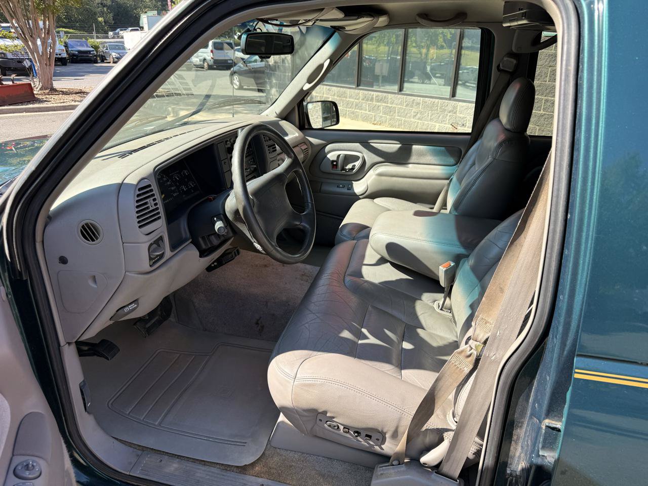 Used 1996 GMC Suburban 4WD image 9