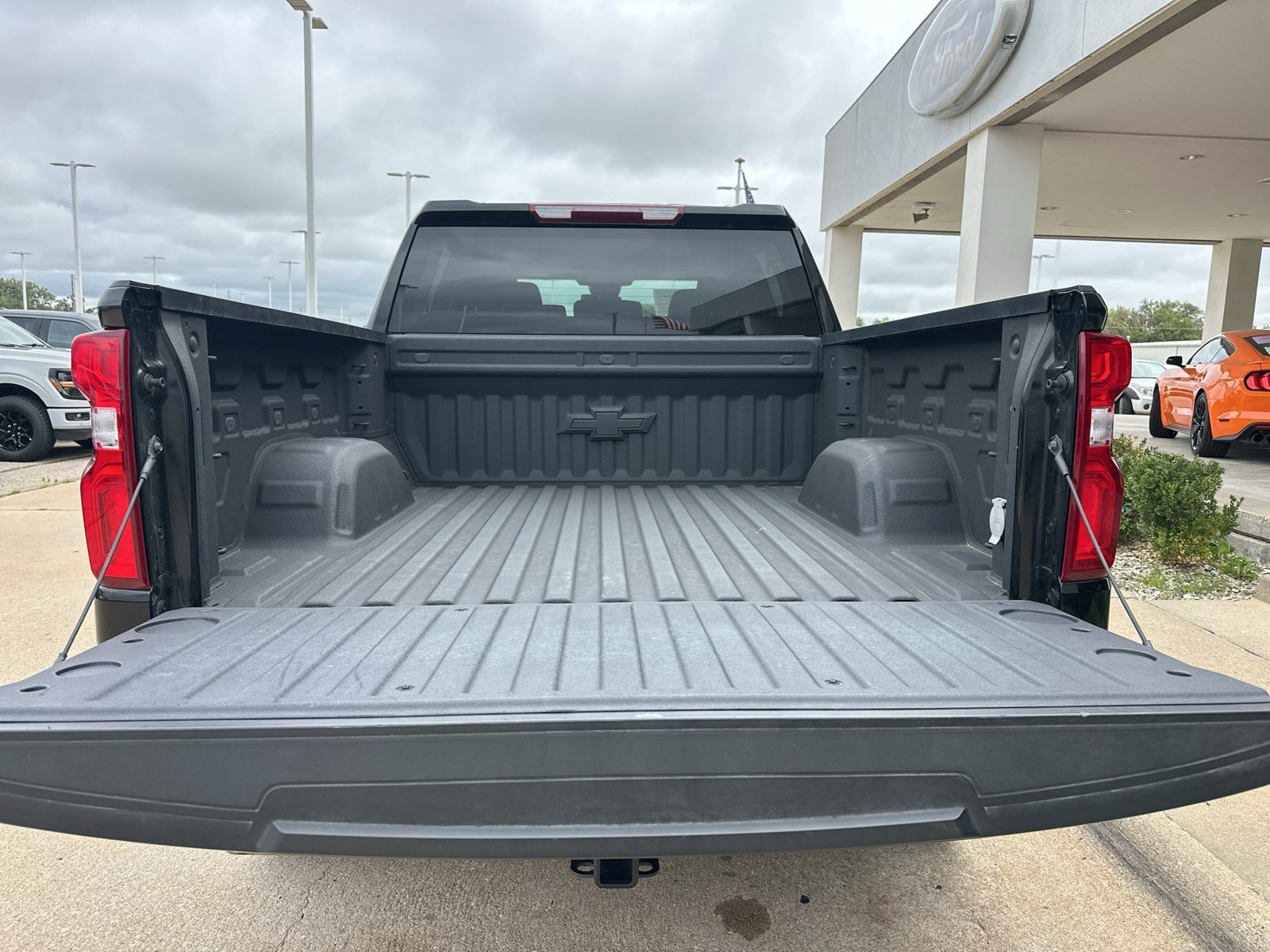 Used 2025 Chevrolet Silverado 1500 LT Trail Boss w/ Protection Package AWD/4WD image 7