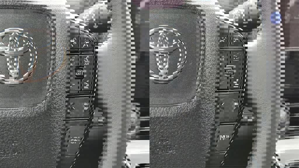 Used 2025 Toyota bZ4X XLE image 11