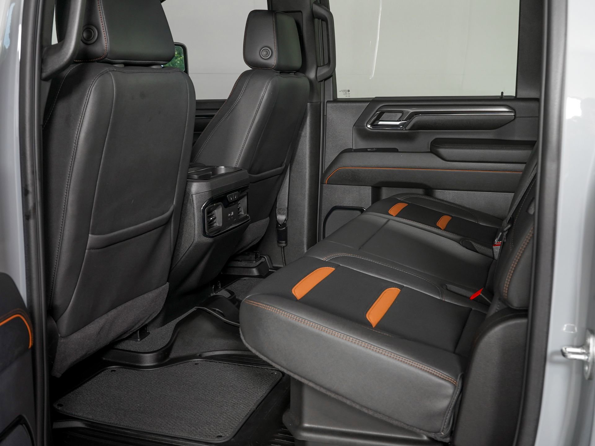 Used 2024 GMC Sierra 2500 AT4 w/ AT4 Premium Plus Package AWD/4WD image 11