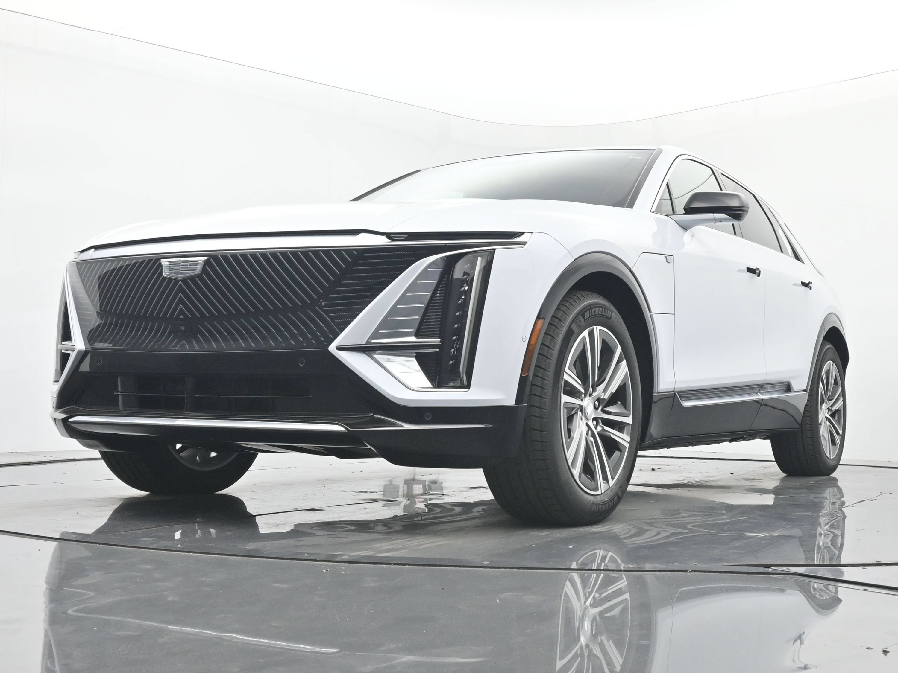 New 2026 Cadillac Lyriq Luxury w/ LPO, Floor Liner Package AWD/4WD image 15
