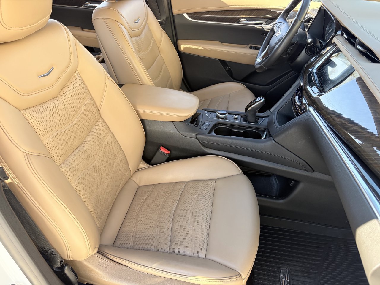 Used 2021 Cadillac XT6 Premium Luxury w/ Platinum Package AWD/4WD image 10